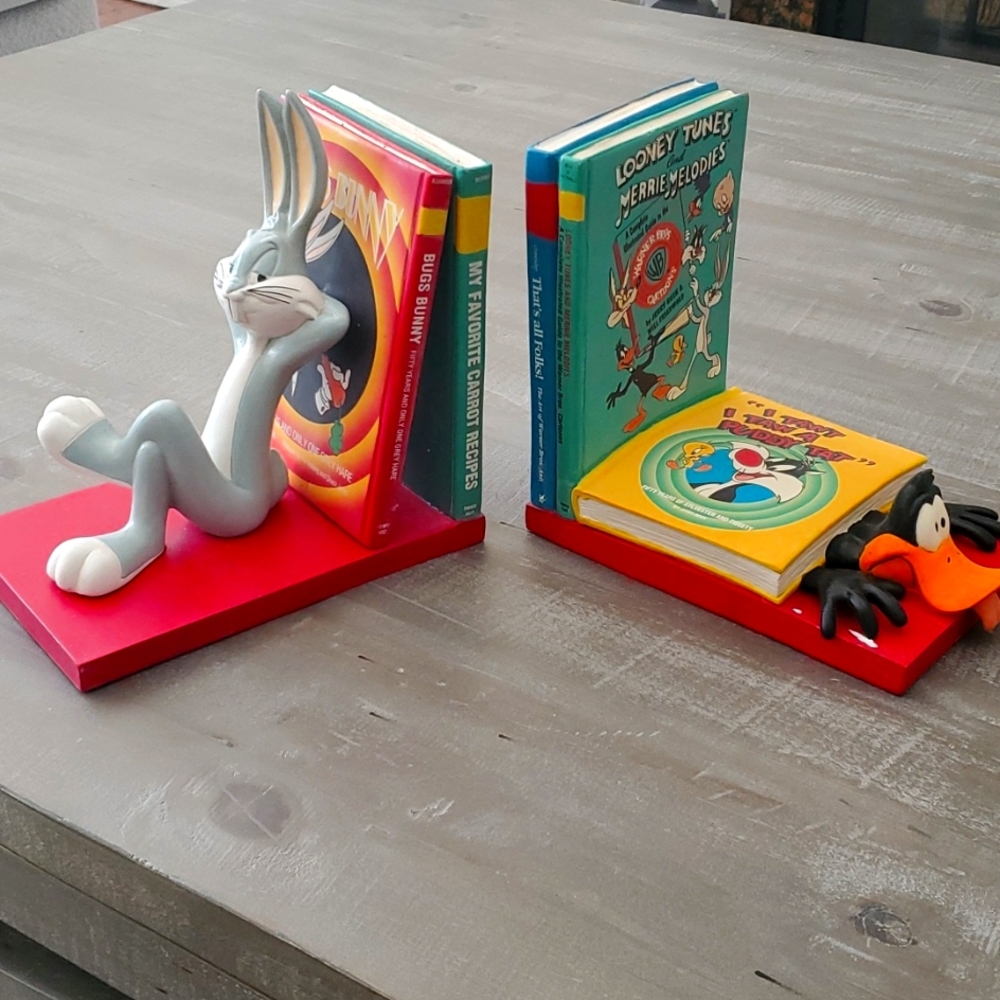 Classic Looney Tunes bookends